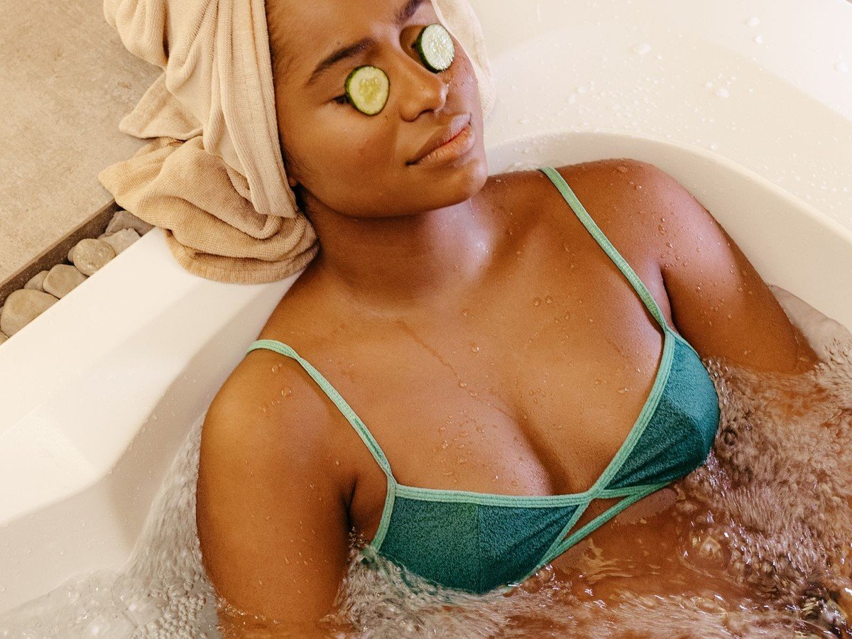 Cold compress and cucumber slices remedy for dark circles under eyes