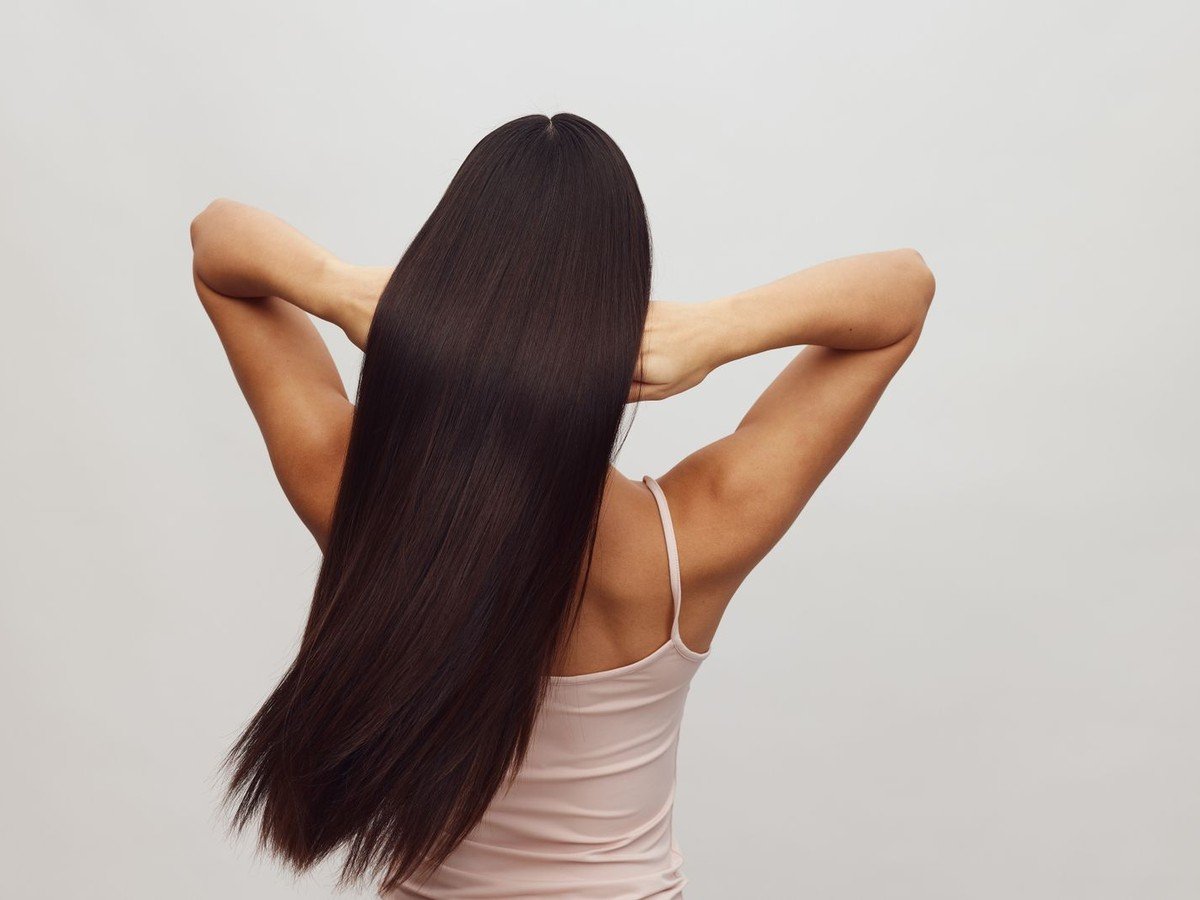 Woman with long healthy hair after following a hair care routine (illustrative photo)