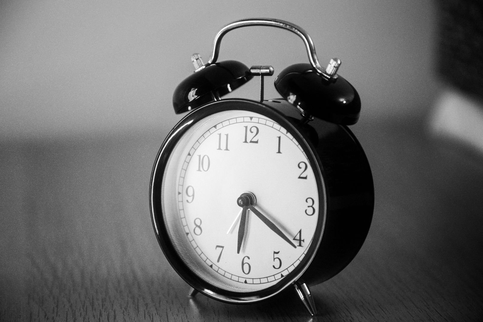 Vintage alarm clock close-up symbolizing the body's cortisol alarm clock at 3am